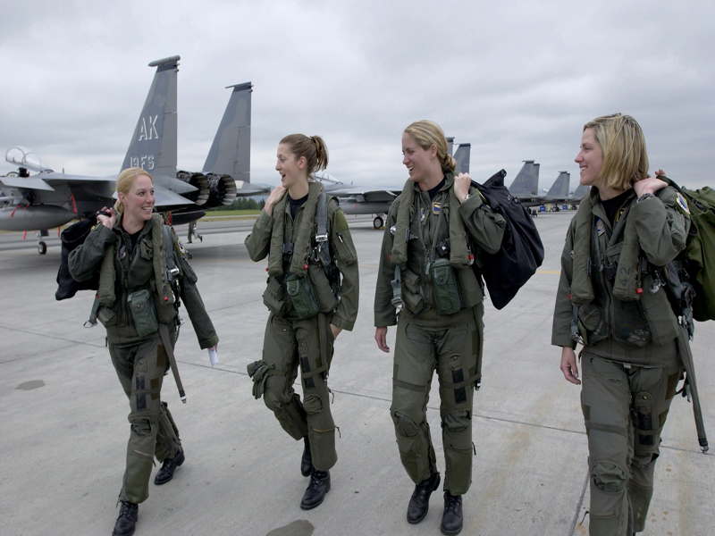 মার্কিন সামরিক বাহিনীর নারীরা পেলেন বিশেষ স্বীকৃতি
