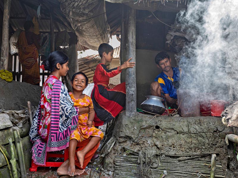 ‘ভিন্ন রূপে পুরুষ’ আলোকচিত্র প্রদর্শনী শুরু