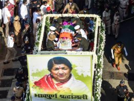 শিবাজি পার্কে শেষকৃত্য, সুরলোকে পাড়ি জমালেন সুরের সরস্বতী