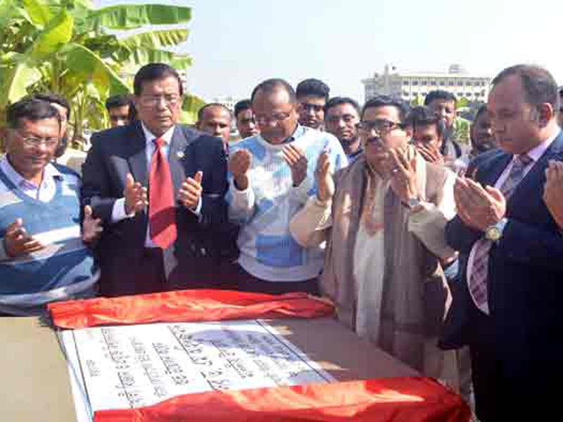 নোয়াখালীতে স্টাফ কোয়ার্টার ভবন নির্মাণকাজের উদ্বোধন করেন ভিসি অহিদ