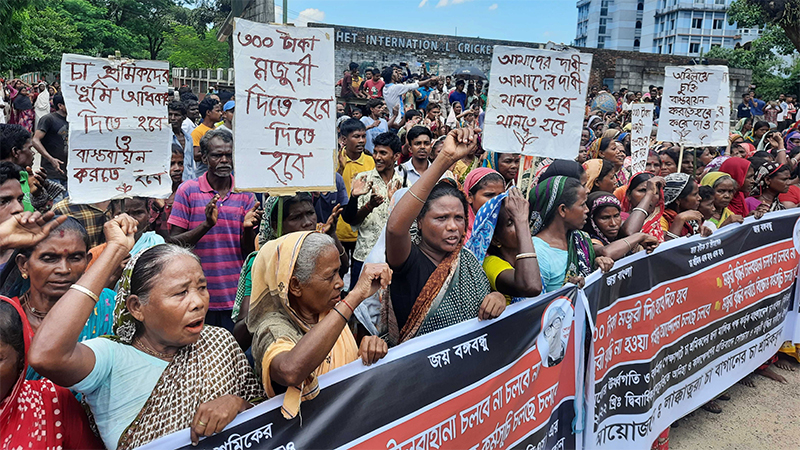 চা শ্রমিকরা তাদের দৈনিক মজুরি ১২০ টাকার পরিবর্তে ৩০০ টাকা চেয়ে যে আন্দোলন করছেন তার যৌক্তিকতা এই দুর্দিনে অত্যন্ত বেশি