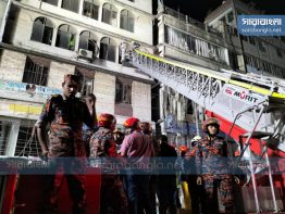 গুলিস্তানের ভয়াবহ বিস্ফোরণে ক্ষতিগ্রস্ত ভবন ও উদ্ধার কাজের ছবি