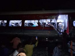ভারতে ট্রেন দুর্ঘটনায় নিহত ৫০