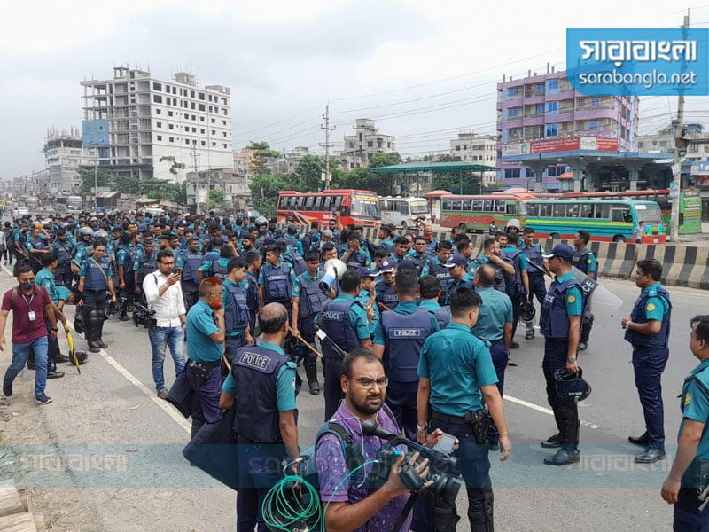 বিএনপির কর্মসূচিকে কেন্দ্র করে গাবতলীতে সতর্ক অবস্থায় পুলিশ, ছবি: সারাবাংলা