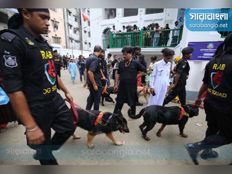 তাজিয়া মিছিলের নিরাপত্তায় আইনশৃঙ্খলা রক্ষাকারী বাহিনী, ছবি: সারাবাংলা