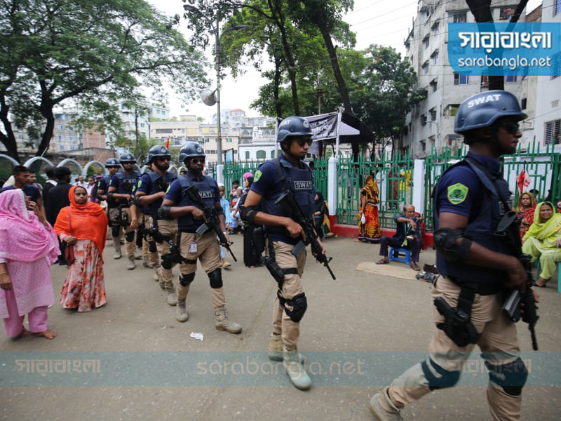 তাজিয়া মিছিলের নিরাপত্তায় আইনশৃঙ্খলা রক্ষাকারী বাহিনী, ছবি: সারাবাংলা