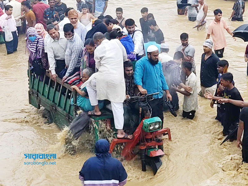 যে যেভাবে পেরেছেন, চেষ্টা করছেন গন্তব্যে যেতে