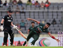 বাংলাদেশকে ২৫৫ রানের লক্ষ্য দিল কিউইরা