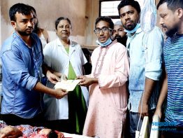 শেখ হাসিনার ৭৭তম জন্মদিনে ৭৭ নবজাতককে পোশাক উপহার
