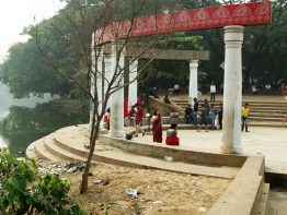 রবীন্দ্র সরোবরে ব্যবসায়ী-ঢাবি শিক্ষার্থী সংঘর্ষ, আহত ৮