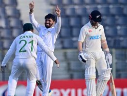 শেষ সেশনের স্বস্তি নিয়ে দ্বিতীয় দিন শেষ করল বাংলাদেশ