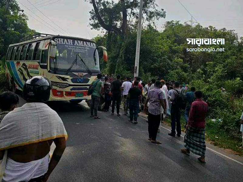 চুয়েট শিক্ষার্থীদের মোটরসাইকেলে ধাক্কা দেওয়া ঘাতক বাস