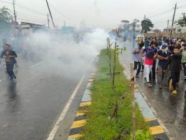 খুলনায় সংঘর্ষে পুলিশ সদস্য নিহত, আহত ২৫