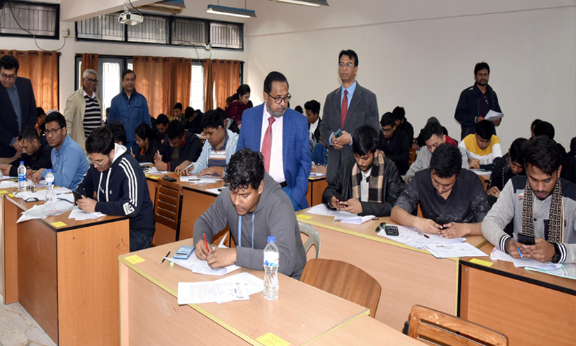 খুবি কেন্দ্রে কুয়েটের ভর্তি পরীক্ষা অনুষ্ঠিত