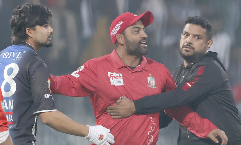 হেলসের দিকে তেড়ে গিয়ে শাস্তির মুখে তামিম