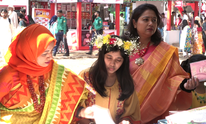 নতুন বইয়ে আগ্রহের পাশাপাশি একুশের চেতনাকেও অনুভব করতে শিখুক আগামী প্রজন্ম। ছবি: সারাবাংলা