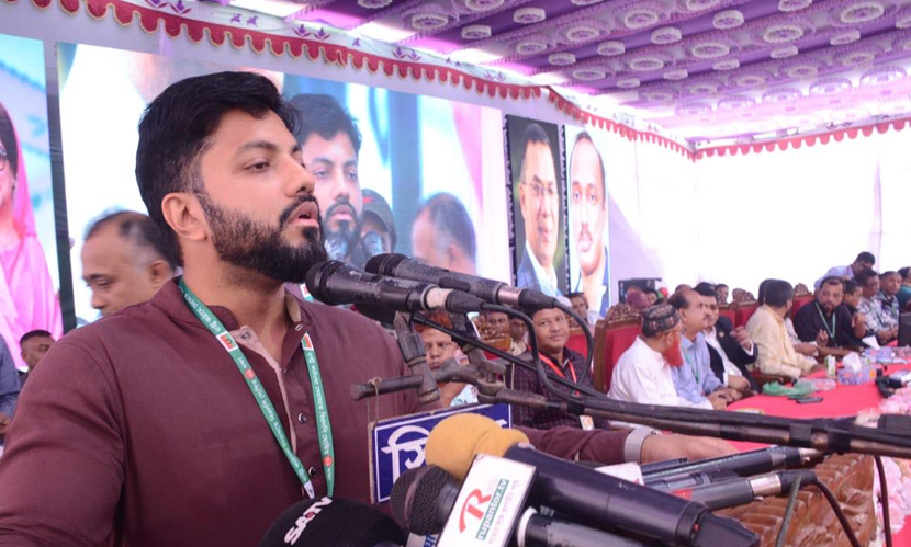‘দেশে প্রথম সাংবিধানিক সংকট তৈরি করেছিলেন শেখ হাসিনা’