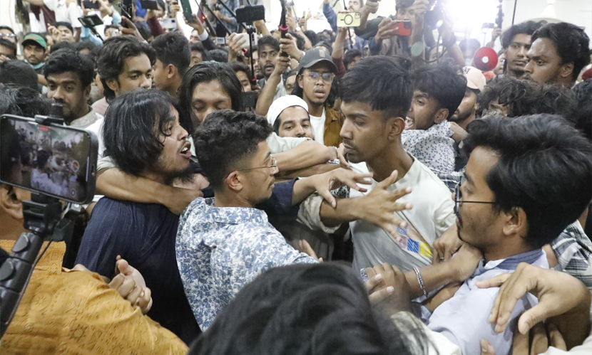 নতুন ছাত্রসংগঠন ঘোষণা, হাতাহাতিতে আহত কয়েক শিক্ষার্থী
