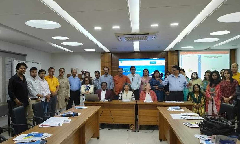 অনুষ্ঠানে সাংবাদিক, সাংবাদিক ইউনিয়ন নেতা, নাগরিক সমাজের প্রতিনিধি, মানবাধিকার রক্ষাকারী ও মিডিয়া বিশেষজ্ঞসহ প্রায় ৩০ জন অংশগ্রহণকারী উপস্থিত ছিলেন। ছবি: সংগৃহীত