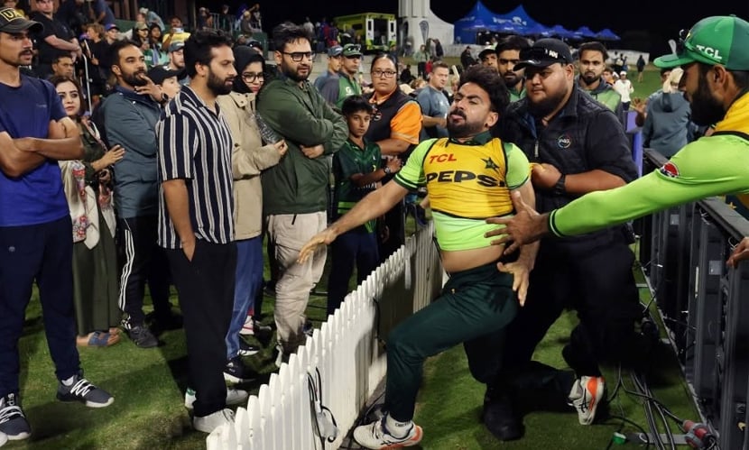 কেন দর্শক পেটাতে গিয়েছিলেন খুশদিল?