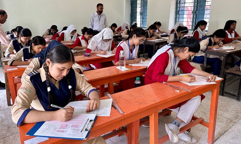 নোয়াখালীতে দায়িত্বে অবহেলা করায় ১২ শিক্ষককে অব্যাহতি