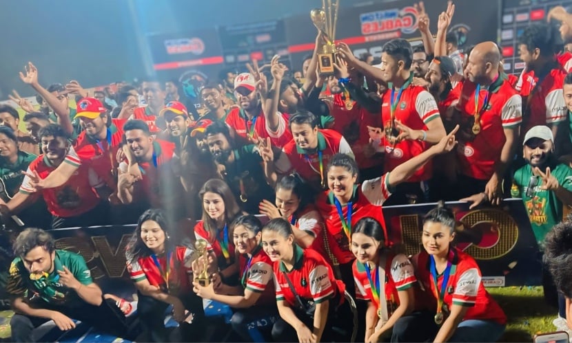 পাভেলের ছক্কায় চ্যাম্পিয়ন টাইটান পাভেলের ছক্কায় চ্যাম্পিয়ন টাইটান