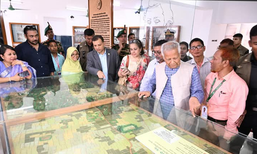 গ্রামীণ ব্যাংকের প্রথম শাখা ও ‘জোবরা জাদুঘর’ পরিদর্শন করেন ড. মুহাম্মদ ইউনূস। ছবি: সংগৃহীত