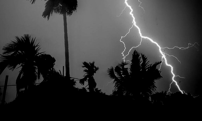 দেশের ১৩ অঞ্চলে বজ্রবৃষ্টি ও ঝোড়ো হাওয়ার পূর্বাভাস