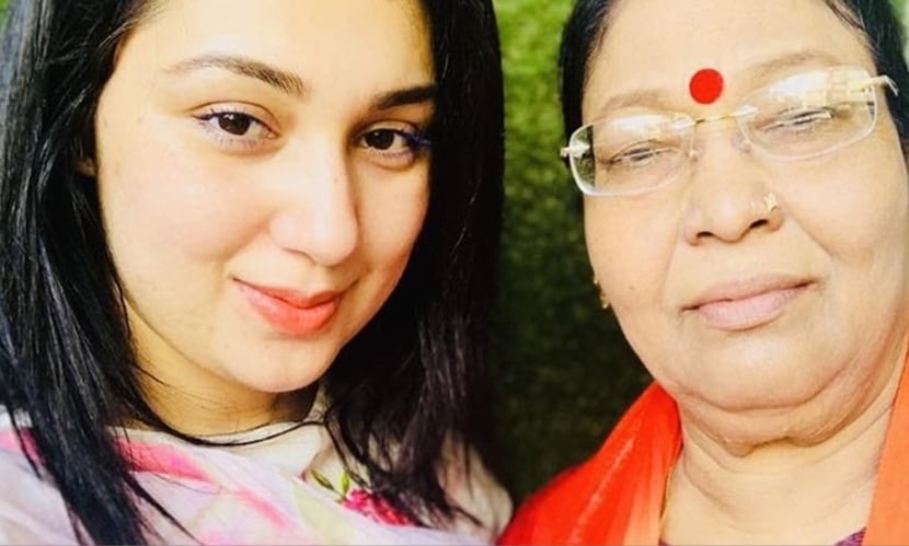 মায়ের স্মৃতিতে আবেগাপ্লুত অপু বিশ্বাস