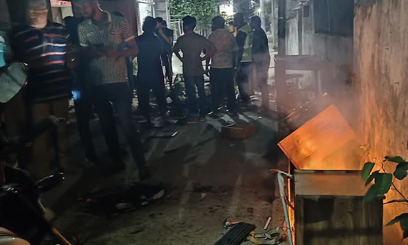 শেখ হাসিনাকে প্রধানমন্ত্রী উল্লেখ করে সংবাদ, পত্রিকা অফিসে আগুন