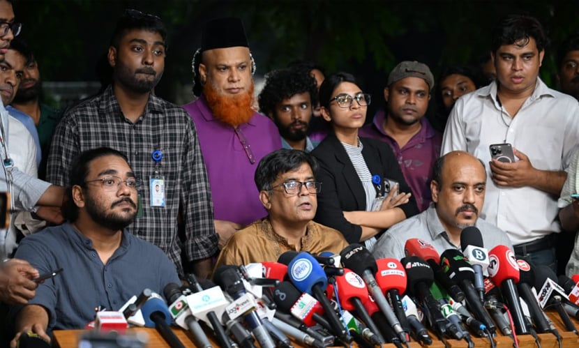 বিফ্রিংয়ে প্রধান উপদেষ্টার প্রেস সচিব শফিকুল আলম। ছবি: সংগৃহীত