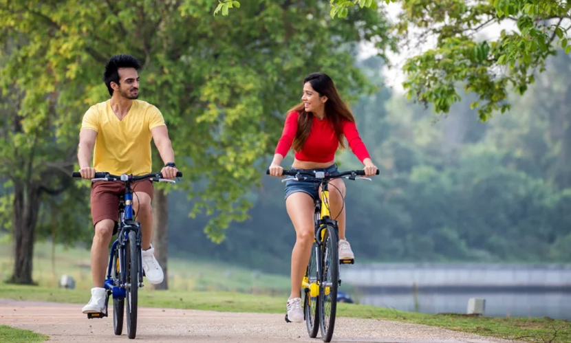 নেদারল্যান্ডস, ডেনমার্কের মতো দেশে যেখানে সাইকেলই প্রধান বাহন, সেখানে বাংলাদেশের শহরগুলোতেও ধীরে ধীরে শুরু হচ্ছে সেই একই ধারা