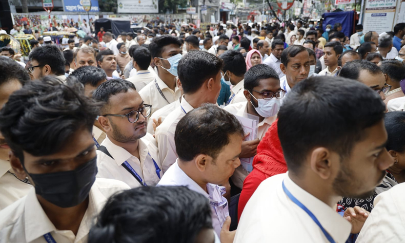 এইচএসসির প্রথমদিন অনুপস্থিত ২০ হাজার, বহিষ্কার ৪৩