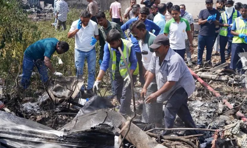 ভারতে বিমান বিধ্বস্ত: ২৪১ আরোহী নিহত