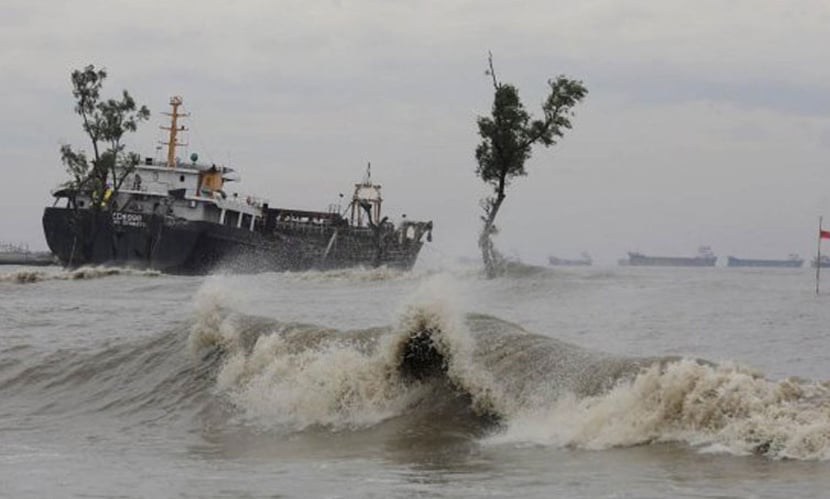 ঢাকাসহ ৪ অঞ্চলে ঝোড়ো বৃষ্টির পূর্বাভাস, নদীবন্দরে সতর্কতা