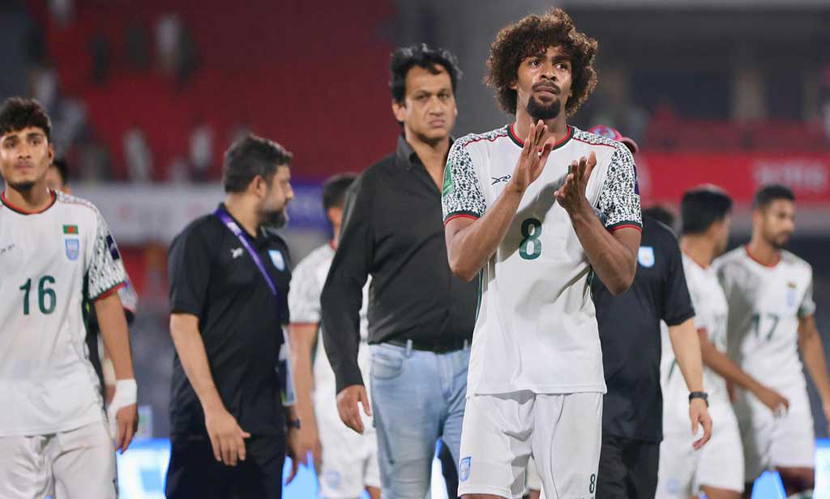 শিগগিরই লক্ষ্যে পৌঁছাব—সিঙ্গাপুরের ম্যাচের পর হামজার আশার বাণী শিগগিরই লক্ষ্যে পৌঁছাব—সিঙ্গাপুরের ম্যাচের পর হামজার আশার বাণী