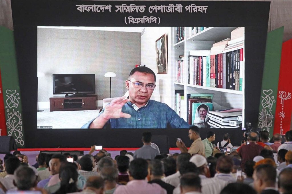 রমনার ইঞ্জিনিয়ার্স ইনস্টিটিউশন চত্বরে পেশাজীবীদের আলোচনা সভায় লন্ডন থেকে ভার্চুয়ালি যুক্ত হয়ে বক্তব্য দেন বিএনপির ভারপ্রাপ্ত চেয়ারম্যান তারেক রহমান। ছবি: সংগৃহীত