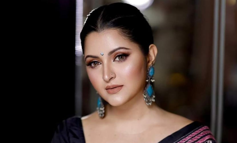 নাটক দিয়ে যাত্রা শুরু করা পরীমনি প্রথম চলচ্চিত্র মুক্তির আগেই ৩০টির বেশি ছবিতে চুক্তিবদ্ধ হয়ে আলোচনায় আসেন