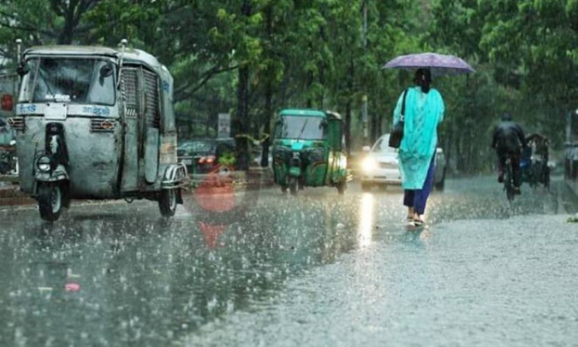 বৃষ্টিতে বাইরে বেরুনোর আগে যা করবেন বৃষ্টিতে বাইরে বেরুনোর আগে যা করবেন