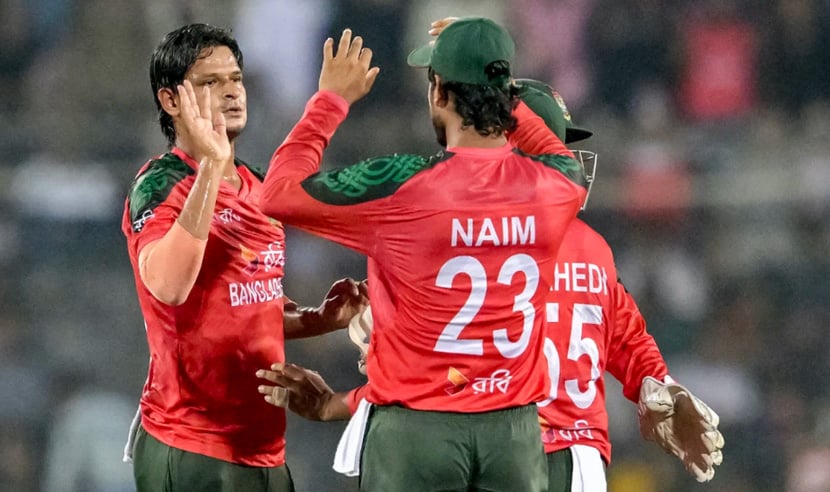 বাংলাদেশকে বড় টার্গেট দিল পাকিস্তান