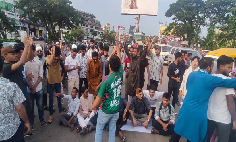 সিলেট -ঢাকা মহাসড়ক অবরোধ করে এনসিপির ব্লকেড