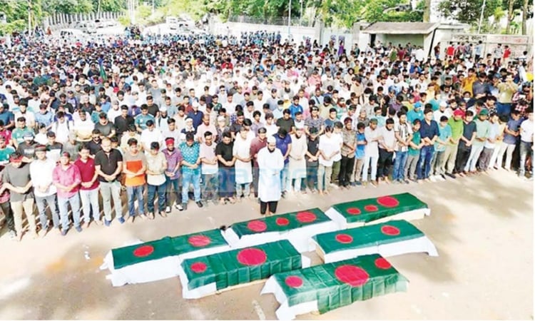 ২০২৪ সালের ১৭ জুলাই। বৈষম্যবিরোধী ছাত্র-আন্দোলনে নিহতদের গায়েবানা জানাজা। ছবি: সংগৃহীত