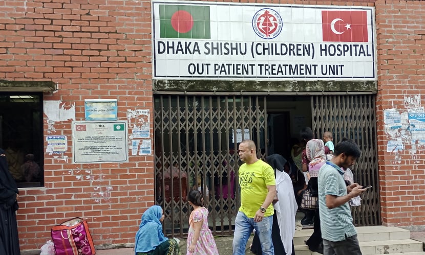 রাজধানীর হাসপাতালগুলোতে রোগীর ভিড় ক্রমেই বাড়ছে। ছবি: সারাবাংলা