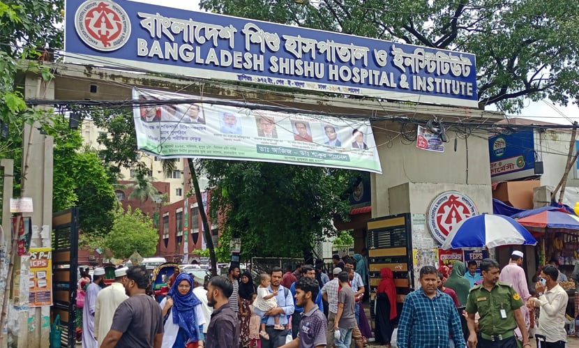 রাজধানীর হাসপাতালগুলোতে রোগীর ভিড় ক্রমেই বাড়ছে। ছবি: সারাবাংলা