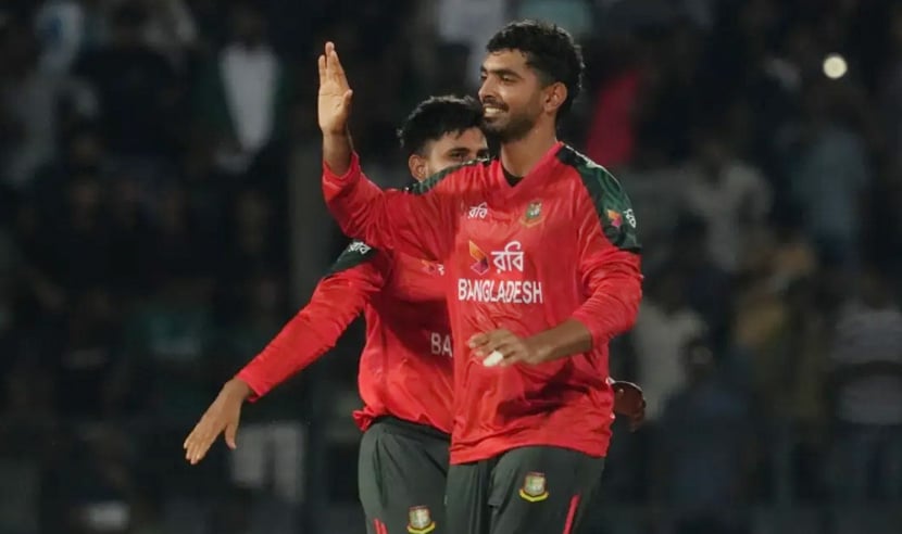 সাইফকে নিয়ে সালাউদ্দিন— এত তাড়াতাড়ি আকাশে তুলবেন না