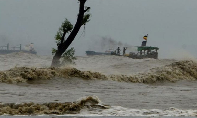 রাতে ২০ জেলায় ৬০ কিমি বেগে ঝড়ের পূর্বাভাস