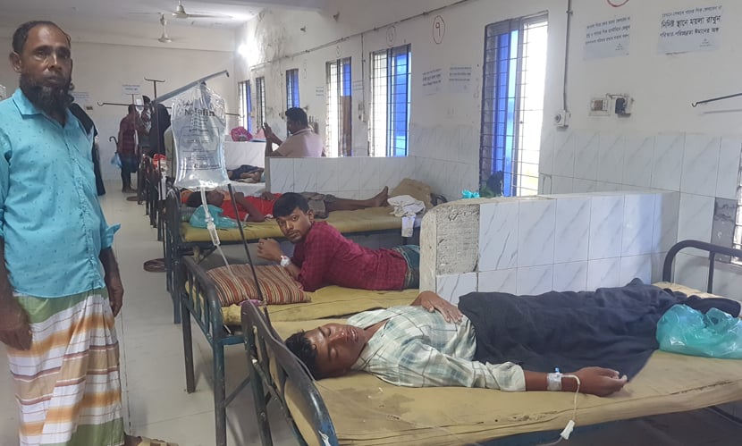 উদ্ধার জেলেরা কলাপাড়া হাসপাতালে চিকিৎসা নিচ্ছেন