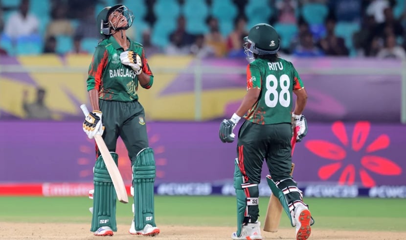 স্বর্ণার দ্রুততম ফিফটিতে বিশ্বকাপে রেকর্ড গড়ল বাংলাদেশ