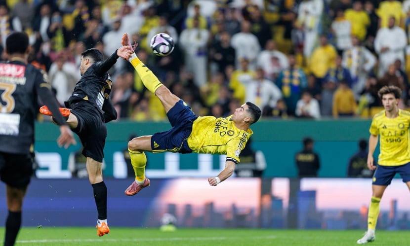 চোখ ধাঁধানো বাইসাইকেল কিকে রোনালদোর ৯৫৪