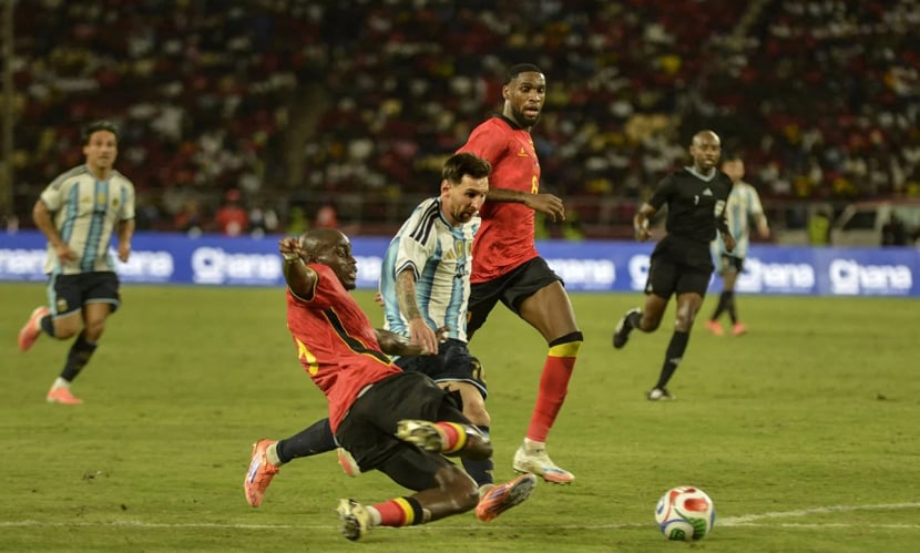 মেসি জাদুতে জয় দিয়ে বছর শেষ আর্জেন্টিনার মেসি জাদুতে জয় দিয়ে বছর শেষ আর্জেন্টিনার